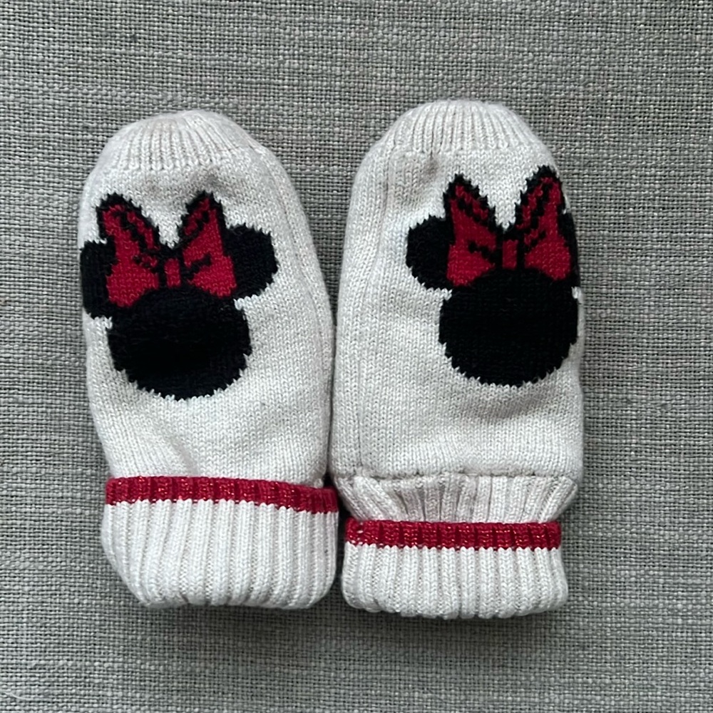 Free with purchase Gap Disney Toddler mittens with Minnie Mouse